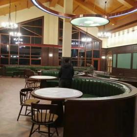 西安秦嶺野生動物園西餐廳定做卡座沙發(fā)餐桌椅驗收完工