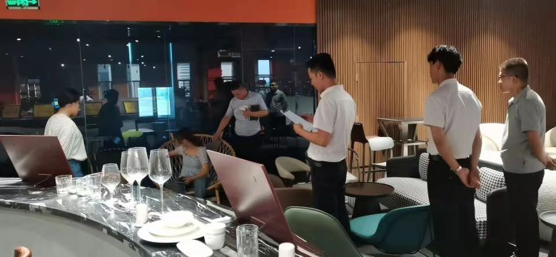 20220710/62caf2e0189d2.jpg 隊(duì)員觀摩模擬演練.jpg