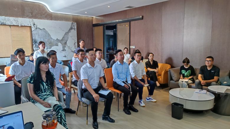 20220808/62f0d9e7b4364.jpg 銷售部門合伙人上臺(tái)互動(dòng)演練.jpg