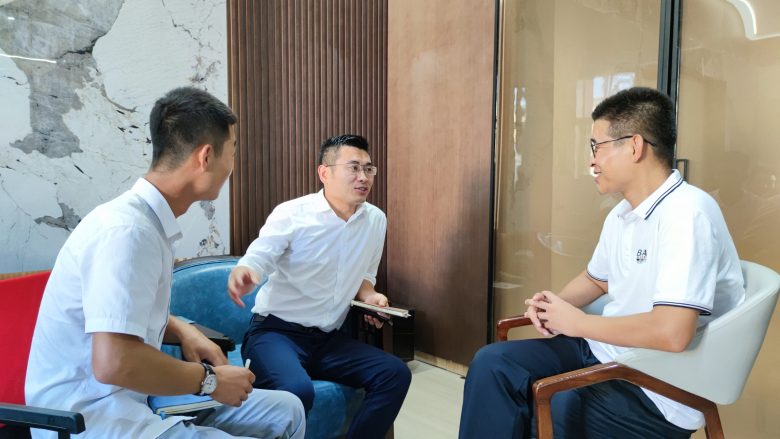 20220808/62f0da3e65d46.jpg 分組進(jìn)行銷售技巧現(xiàn)場(chǎng)模擬演練.jpg