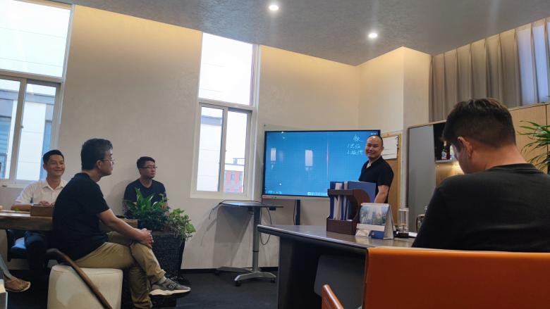 20230804/64cc9c50aeb71.jpg 公司領(lǐng)導(dǎo)即興為新伙伴授課.jpg